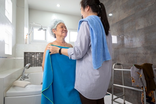 Tips for Bathing Seniors with Dementia